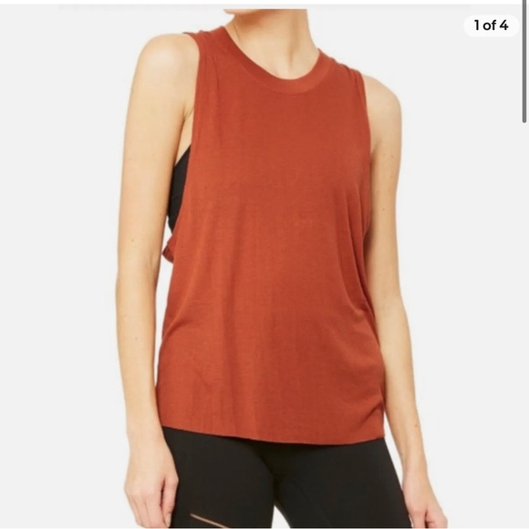 Woman ALO Amber Rust Ribbed Sleeveless Tank Top - Picture 1 of 4